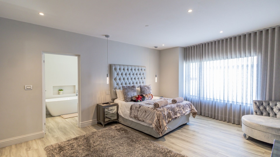 6 Bedroom Property for Sale in Myburgh Park Western Cape